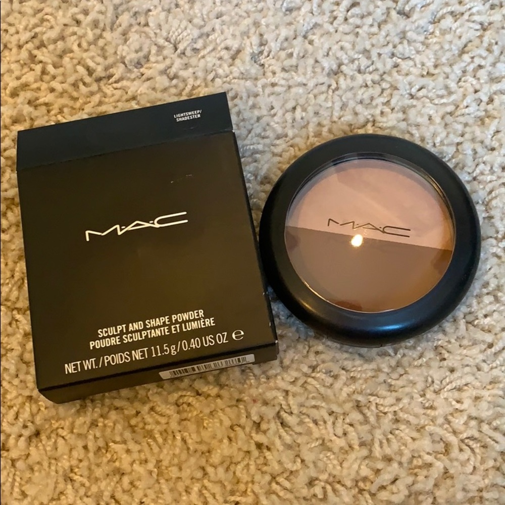 MAC sculpt and shape powder light sweep/shades tee